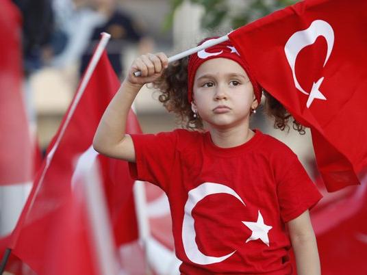 CHP 30 Ağustos'ta İstanbul'u bayraklarla donatacak