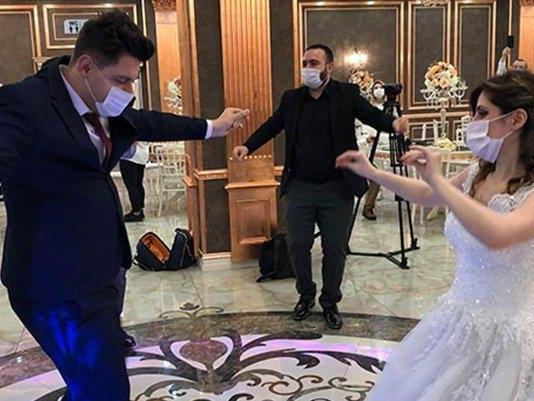 Aydın'da virüs tedbirleri: Düğünlerde gelin ve damat dışında kimse oynamayacak