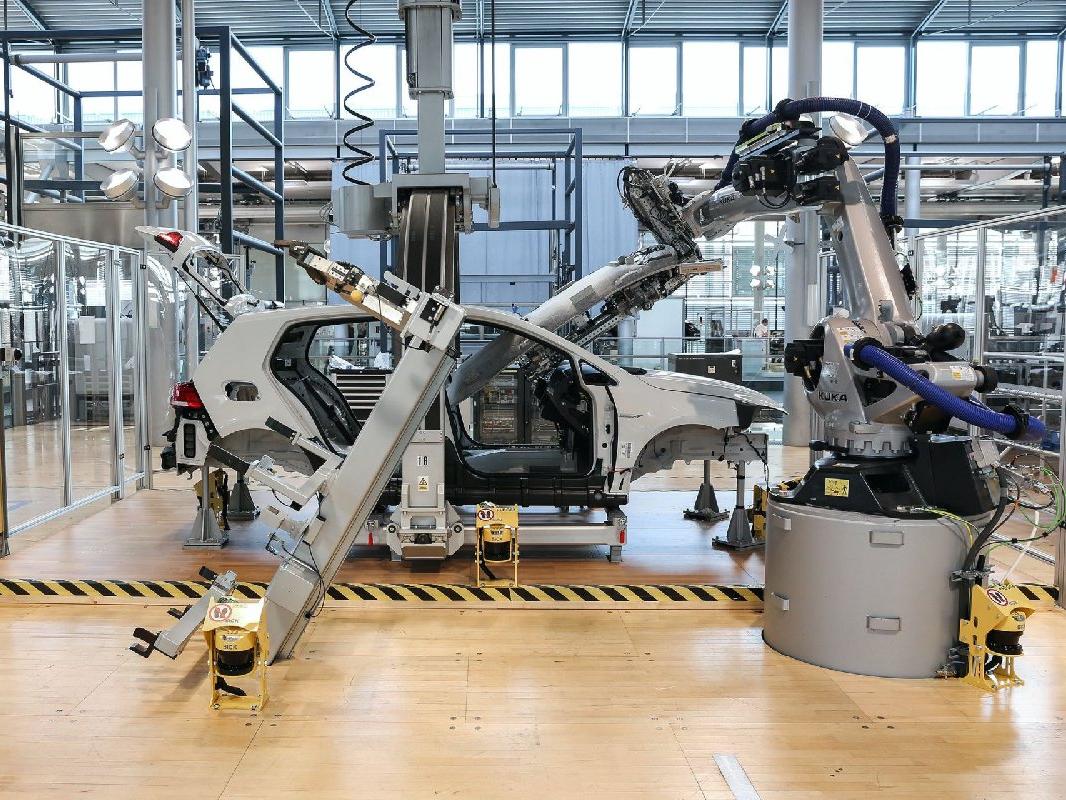 BMW ve VW elektrikli otomobil üretimi artıracak!