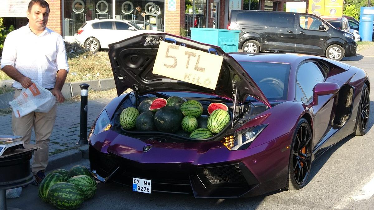 5 milyonluk Lamborghini’de 5 liraya karpuz sattı