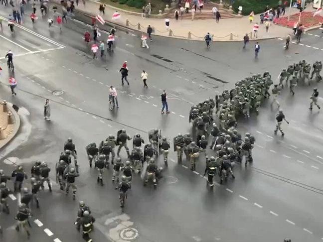 Belarus sokakları yeniden karıştı! Çok sayıda gösterici gözaltına alındı