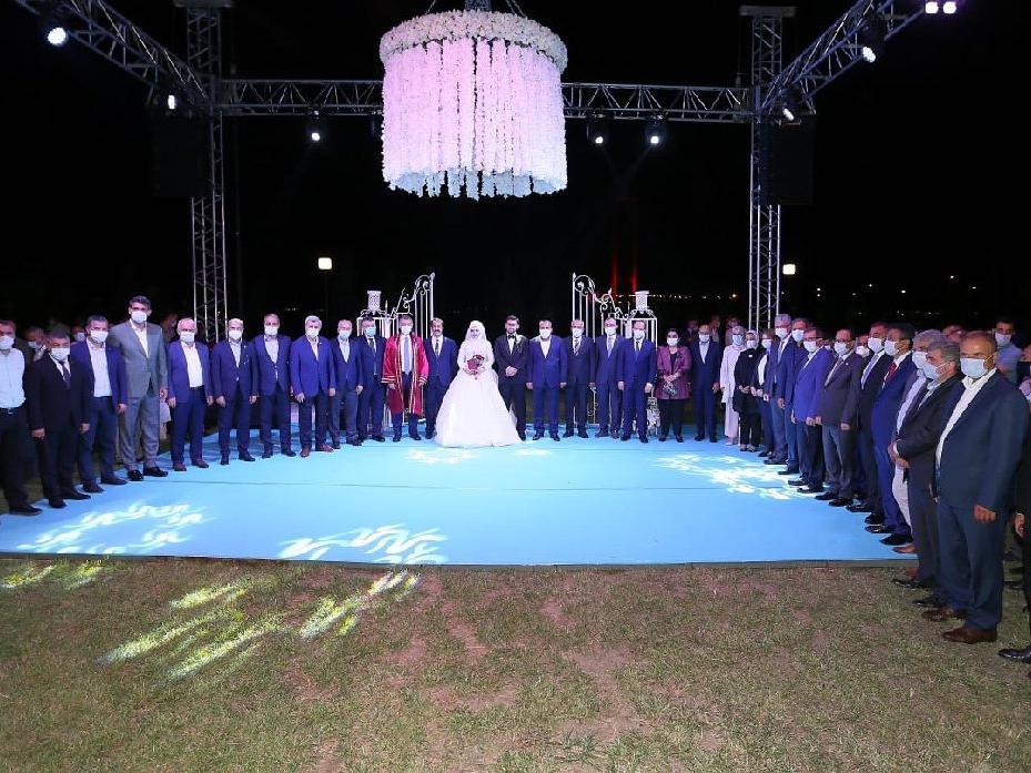 Yasağa rağmen 1500 kişilik düğün yapan AKP'li vekile Deva Partisi'nden tepki