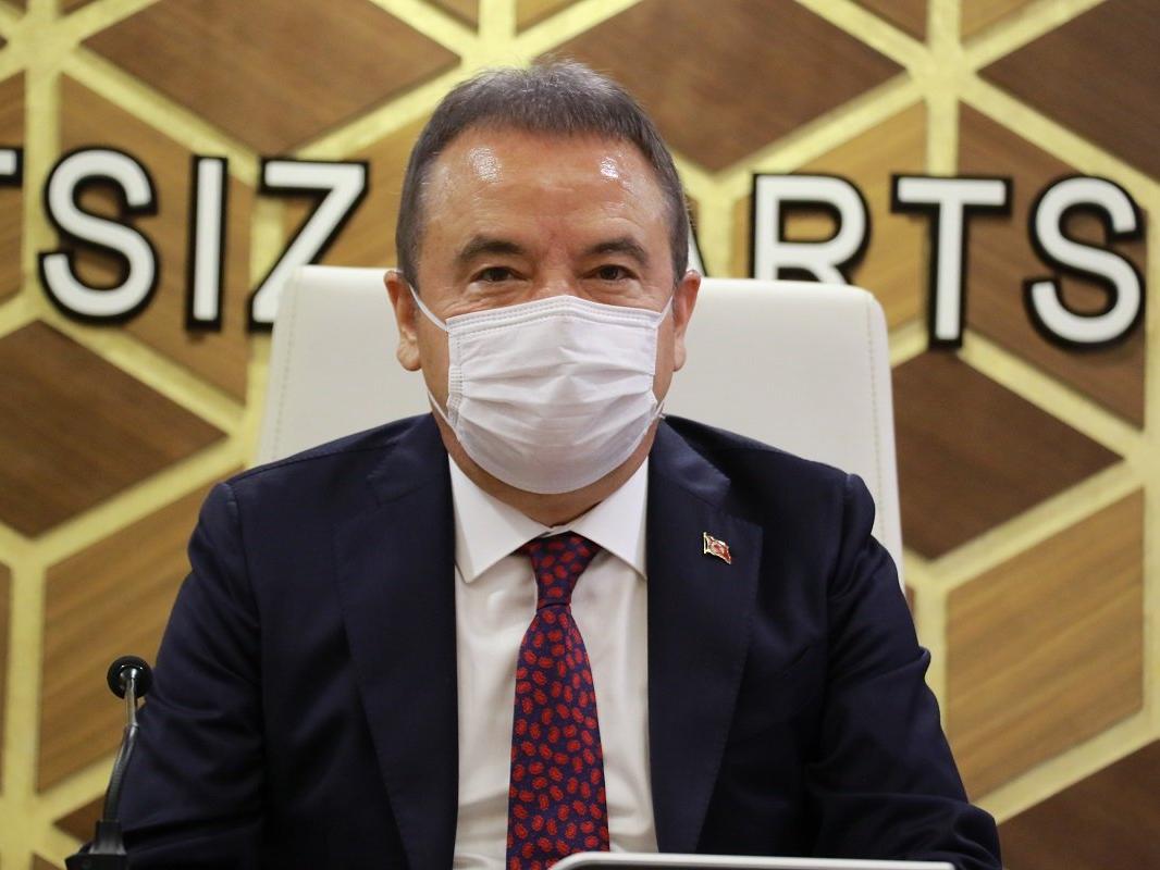 Corona virüsü tedavisi gören Antalya Büyükşehir Belediye Başkanı Muhittin Böcek'in durumu iyiye gidiyor
