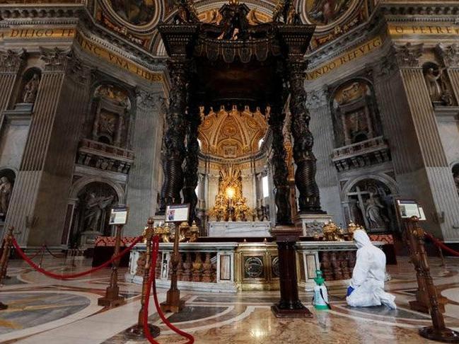 Vatikan'da corona alarmı! İlk kez üst düzey bir yetkilide Covid-19 çıktı