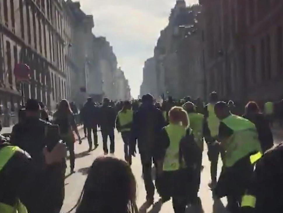 Fransa'da 'Sarı Yelekliler' yeniden sokakta! Çok sayıda gözaltı var