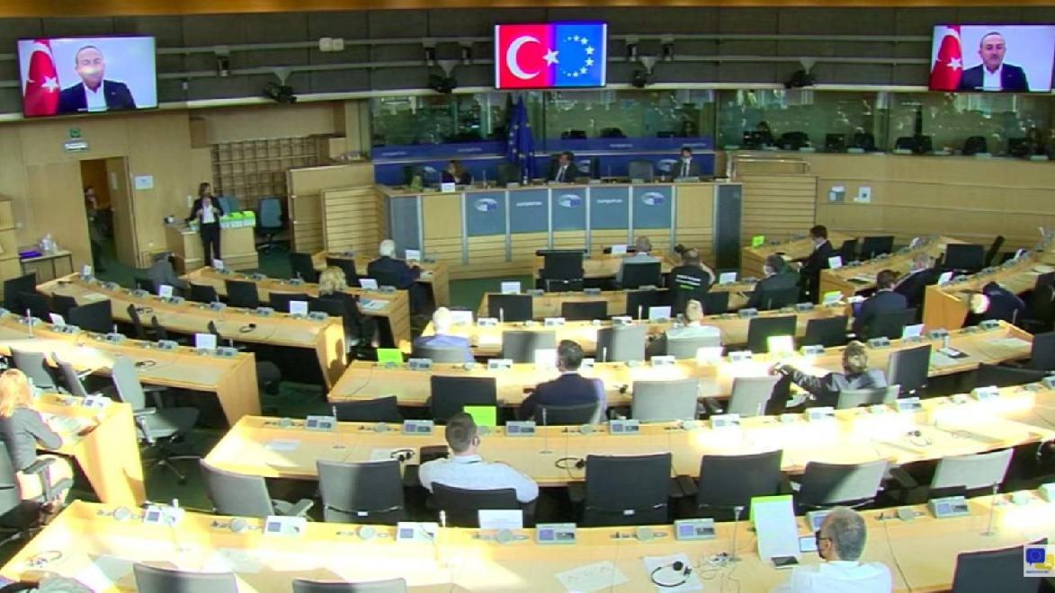 Avrupa Parlamentosu'nda Türk bayrağı krizi! Alman vekil: Yeniden göstermeyin