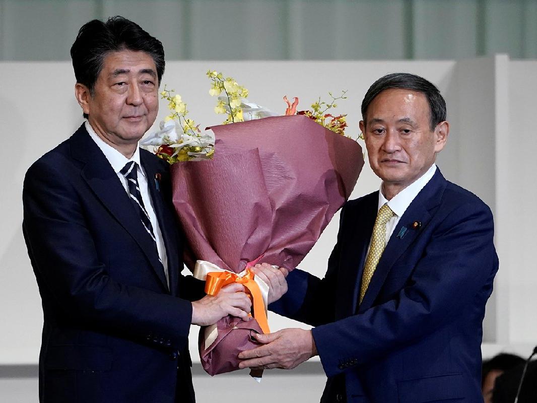 Japonya'da Başbakan Abe'nin yerine geçecek isim Yoshihide Suga oldu