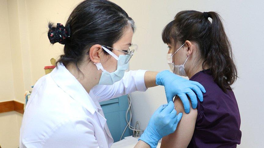 Corona virüsü aşısında ilk gönüllü uygulaması yapıldı