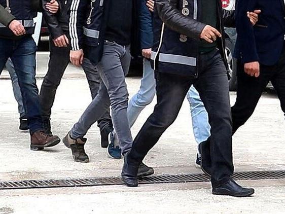 İzmir merkezli FETÖ operasyonu: 21 tutuklama