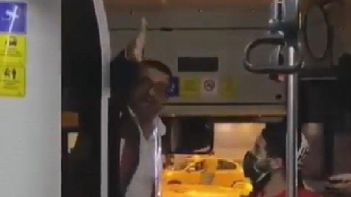 İstanbul'da halk otobüsü şoföründen bisikletli kadına saldırı...