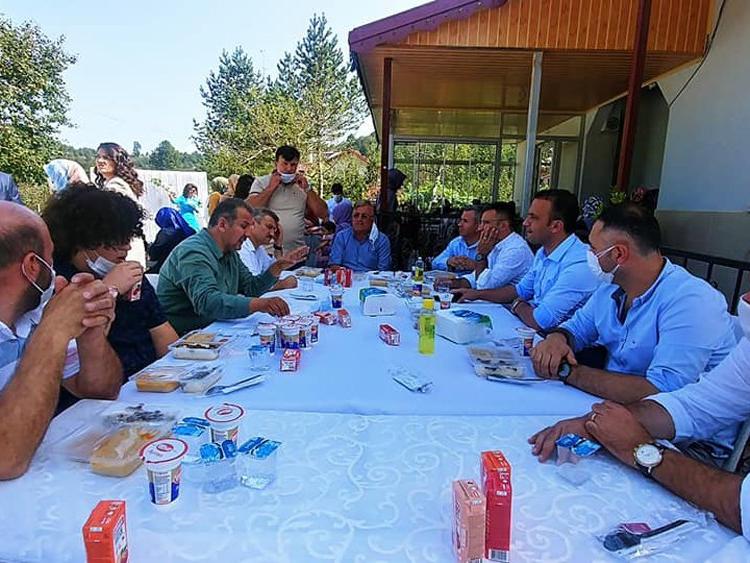 Yasakları takan yok! AKP'li meclis üyesinin kızına yemekli nişan!