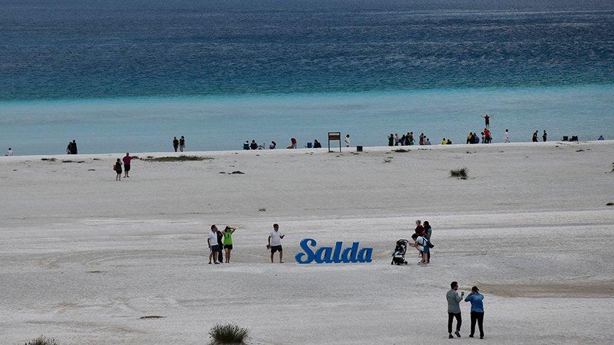 Bakan Kurum'dan Salda gölü açıklaması: 15 Ekim'den itibaren yüzmek yasak