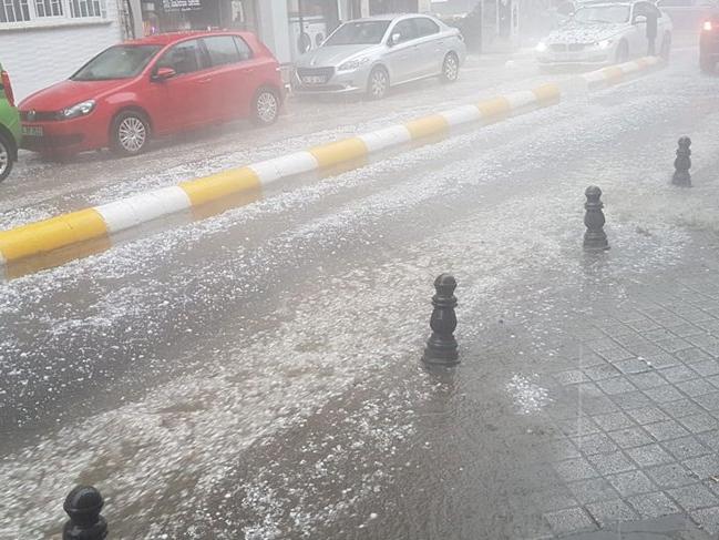 Meteoroloji uyardı: İstanbul'da bugün de gök gürültülü sağanak yağış var