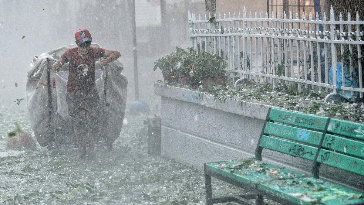 Meteoroloji'den son dakika uyarısı: İstanbul'u dolu vurdu! Cevizden büyük...
