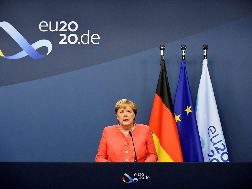 Merkel'den tansiyonu düşürme girişimi: Yapıcı ilişkilerimiz olmalı