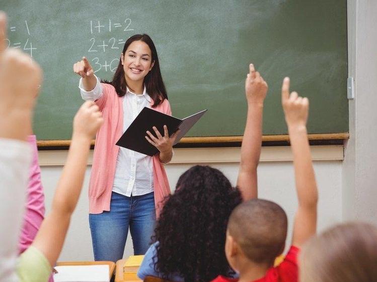 Öğretmen maaşı 10 yılda yarı yarıya eridi