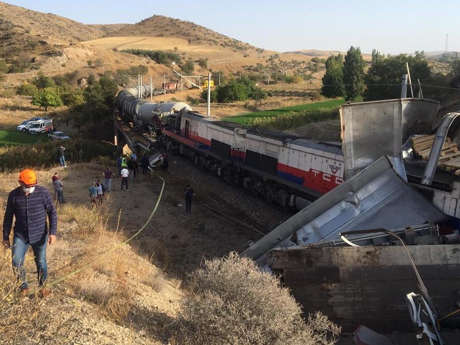 Yozgat'ta iki yük treni çarpıştı
