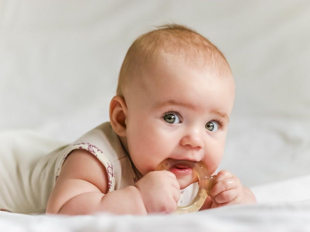 Bebeklerde diş çıkarma ne zaman başlar, diş çıkardığı nasıl anlaşılır?