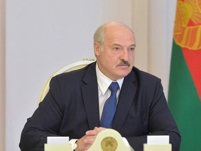 Diplomatlar Belarus'u terk ediyor