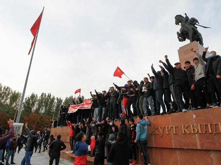Kırgızistan karıştı: OHAL ilan edildi, taraflar birbirine girdi