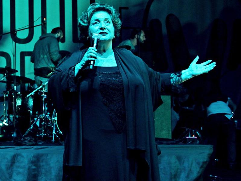 Duayen tiyatrocu Dilek Türker: Devlet desteği kesilen devlet sanatçısı olarak yoluma devam ediyorum