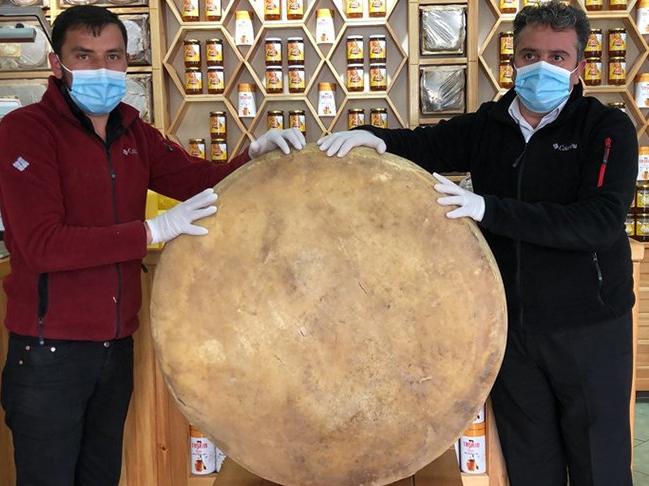 100 kiloluk dev gravyer peyniri