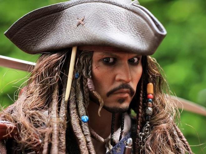 Johnny Depp: Siyah İnci'nin Laneti'ni batıracağım düşünüyorlardı