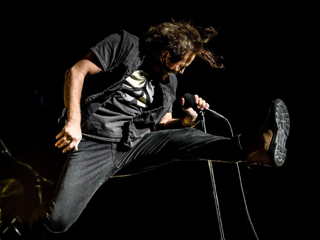 Sahne yok, sandık var! Ünlü rock grubu Pearl Jam, Trump'a karşı...