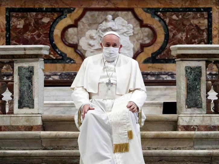 Eleştirilerin ardından Papa Francis ilk kez maskeyle görüntülendi
