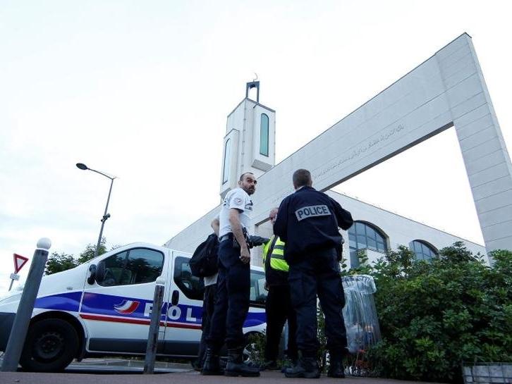 Fransa'da camilere yönelik şiddet olayları artıyor