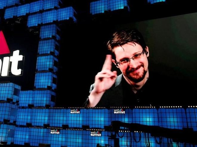 Rusya, eski CIA çalışanı Snowden'a kalıcı oturma izni verdi