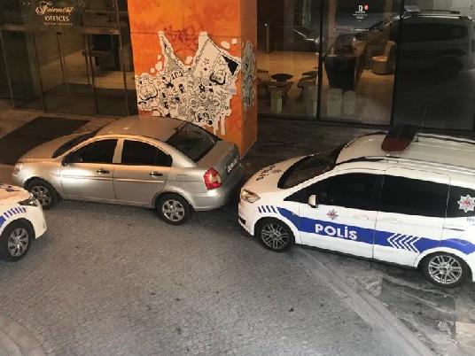 İstanbul'un göbeğinde silahlı saldırı: Yaralılar var