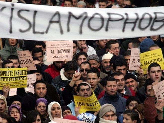 Müslüman ülkeler Fransa'yı boykot ediyor