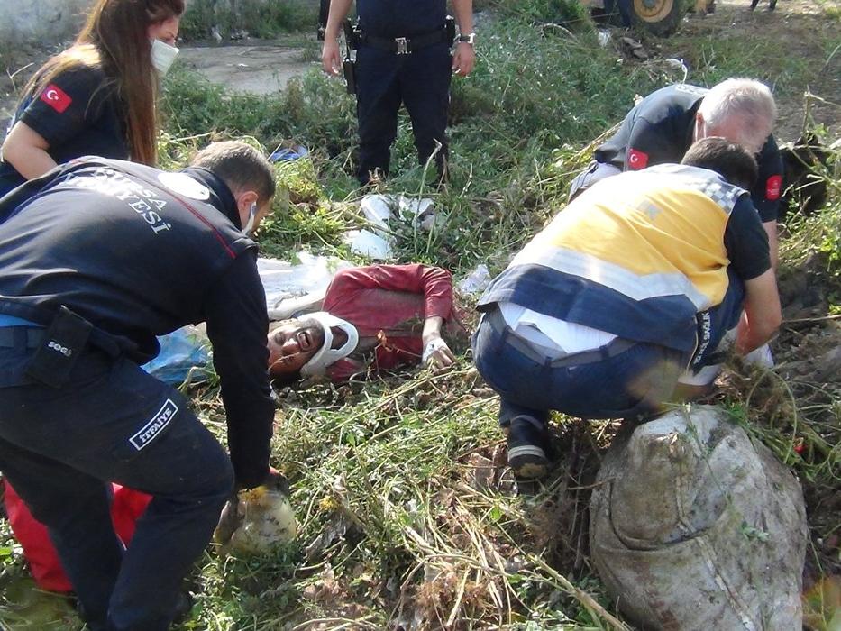 Bursa'da akıl almaz olay: Otların arasında uyuyorken belediye üzerine toprak döktü