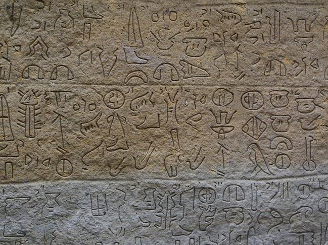 2 bin 800 yıllık yazıtın replikası müzede