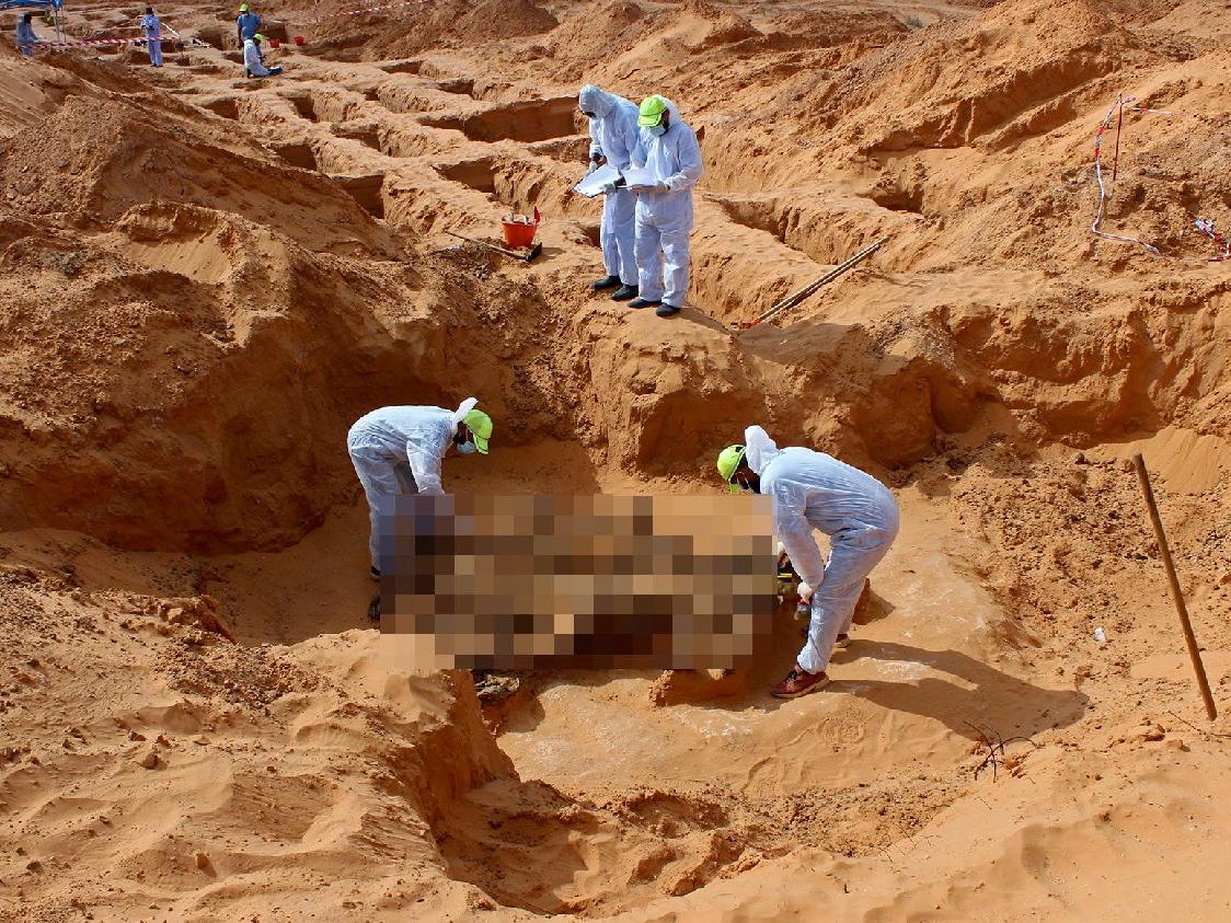 Libya'da savaşın izleri gün yüzüne çıkıyor! Dört toplu mezar daha bulundu