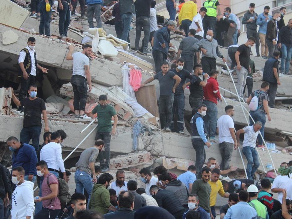 İzmir depremiyle ilgili tahrik edici paylaşımlarda bulunan 2 kişi tutuklandı