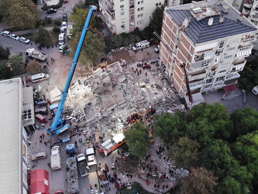 İzmir'de 5.0 büyüklüğünde artçı deprem...