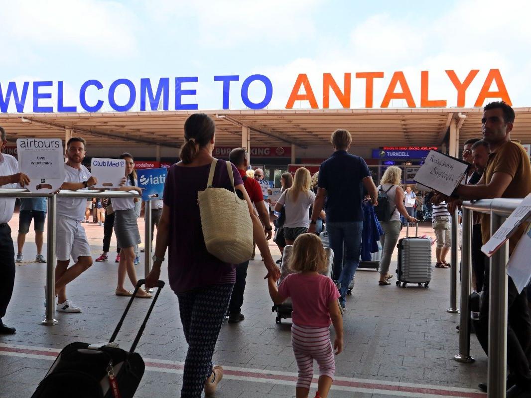 Antalya'ya 10 ayda 3 milyon 276 bin turist geldi