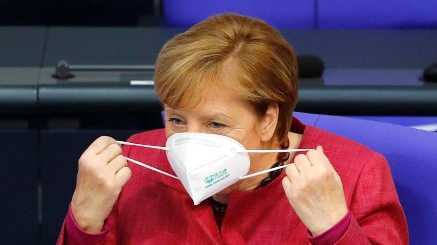 Merkel'in corona virüsü maskesi sahte çıktı