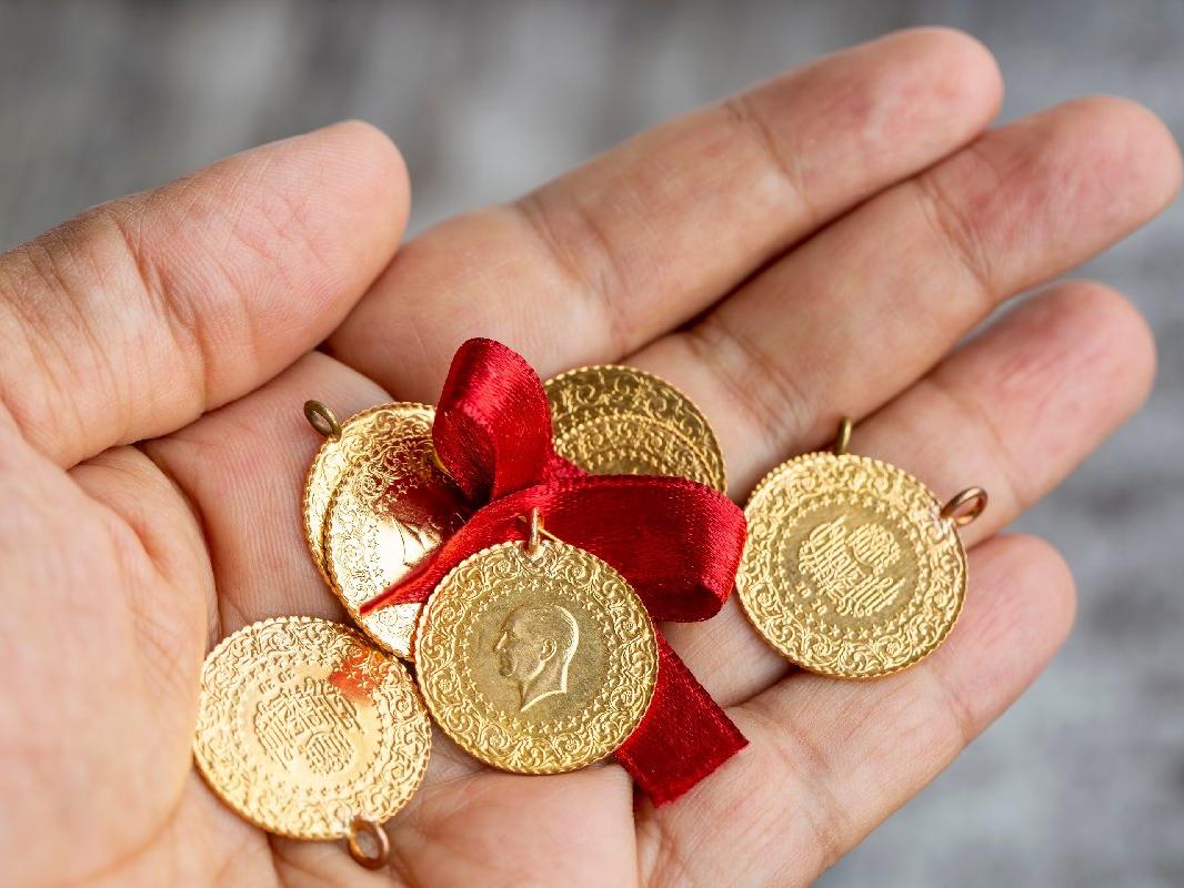 Altın fiyatları rekora üstüne rekor kırıyor! Çeyrek ve gram altın kaç lira?