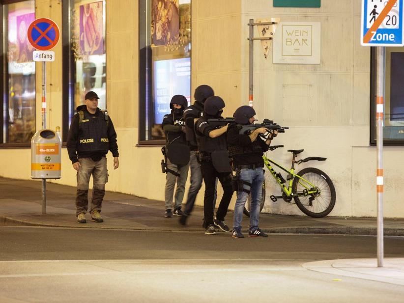 Viyana'da saatlerce silahlar susmadı: Türkçe çığlıklar yükseldi