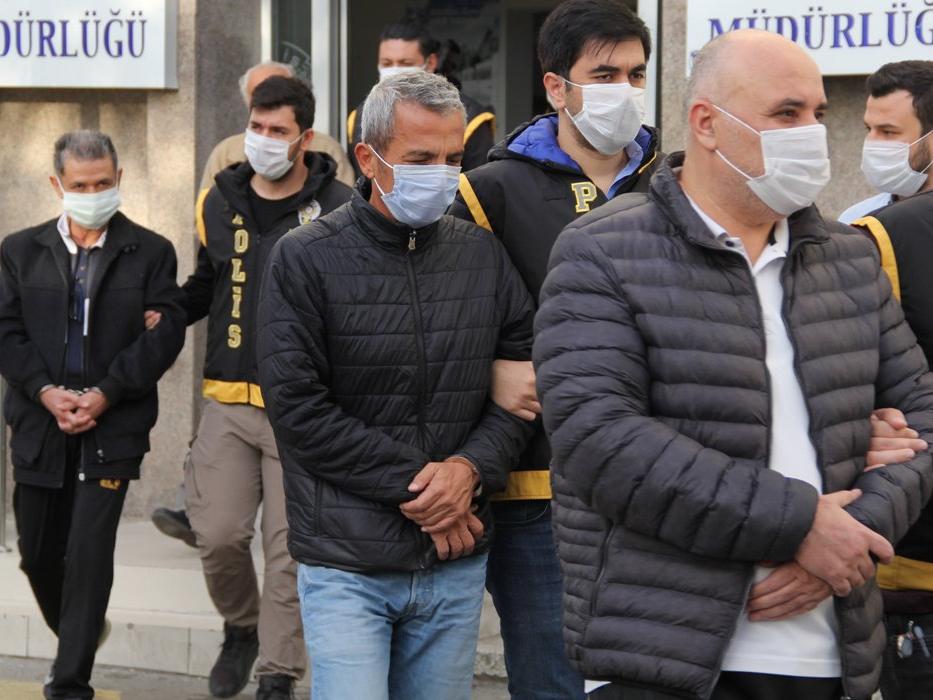İzmir depremi sonrası gözaltına alınan 9 şüpheli adliyeye sevk edildi