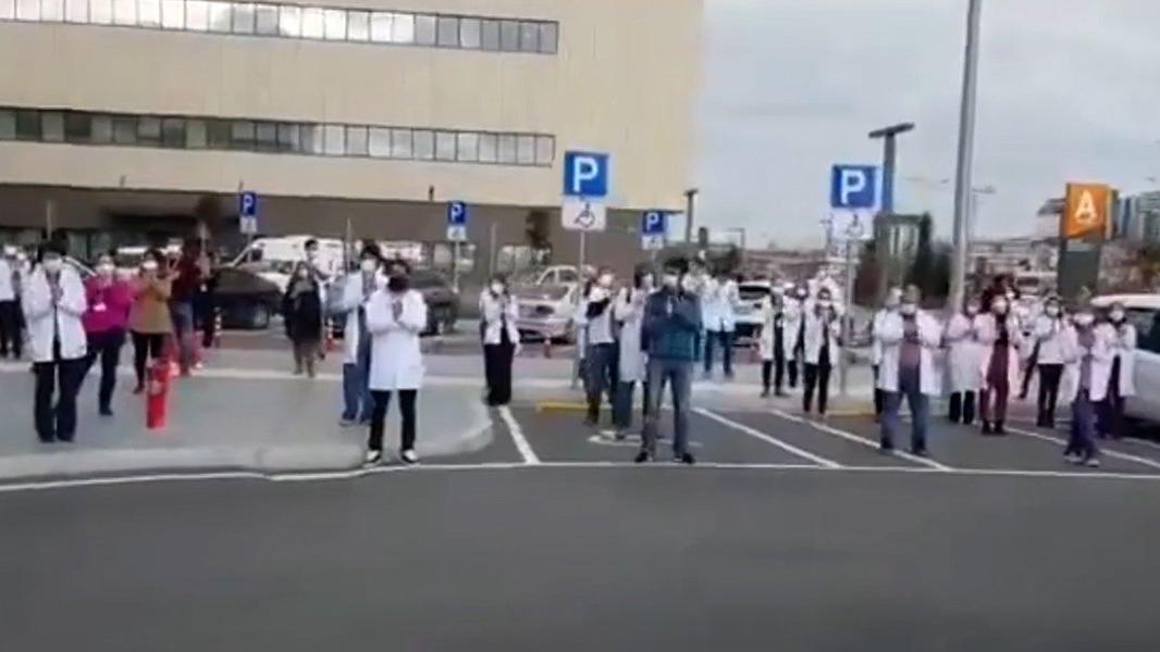 Çam ve Sakura Şehir Hastanesi'ndeki sağlık çalışanlarından 'ek ödeme' eylemi