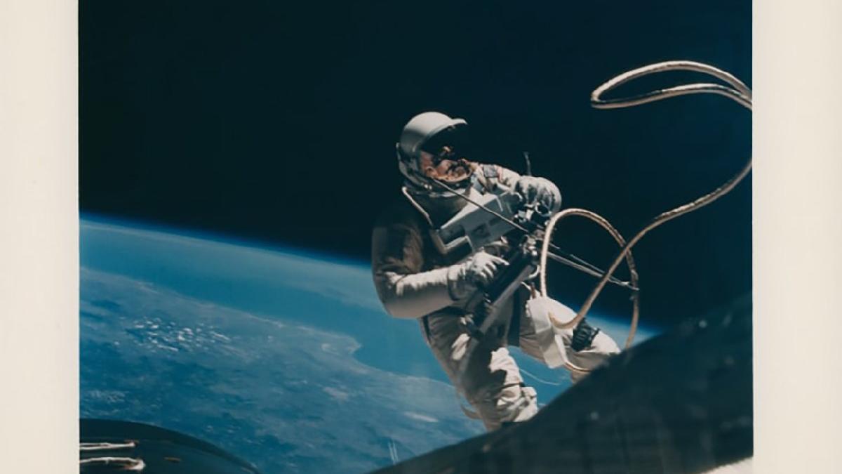 Uzay araştırmalarının paha biçilmez anları... NASA'nın 50 yıllık arşivi açık artırmada