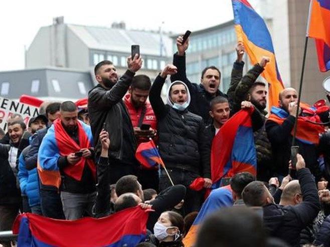 Paşinyan'a kötü haber! Muhalefet çağrı yaptı, Ermeniler sokağa çıkıyor