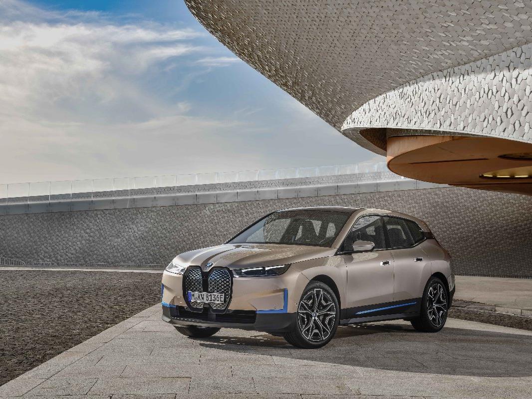En yeni ve en büyük elektrikli BMW tanıtıldı