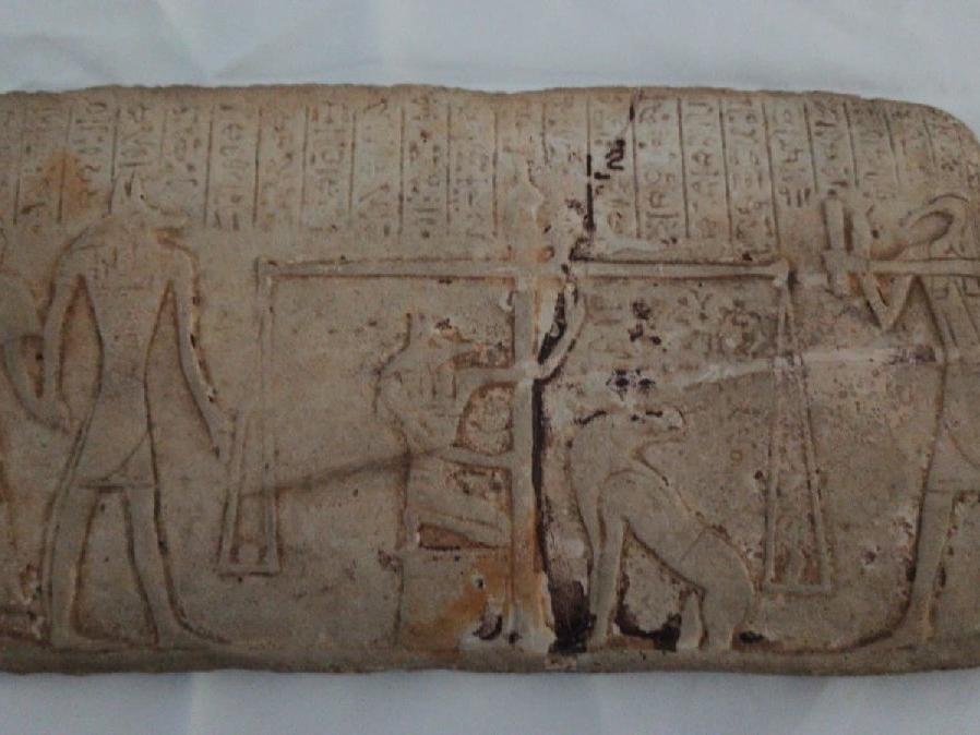 Eski Mısır dönemine ait tableti 1 milyon liraya satmak isterken yakalandılar
