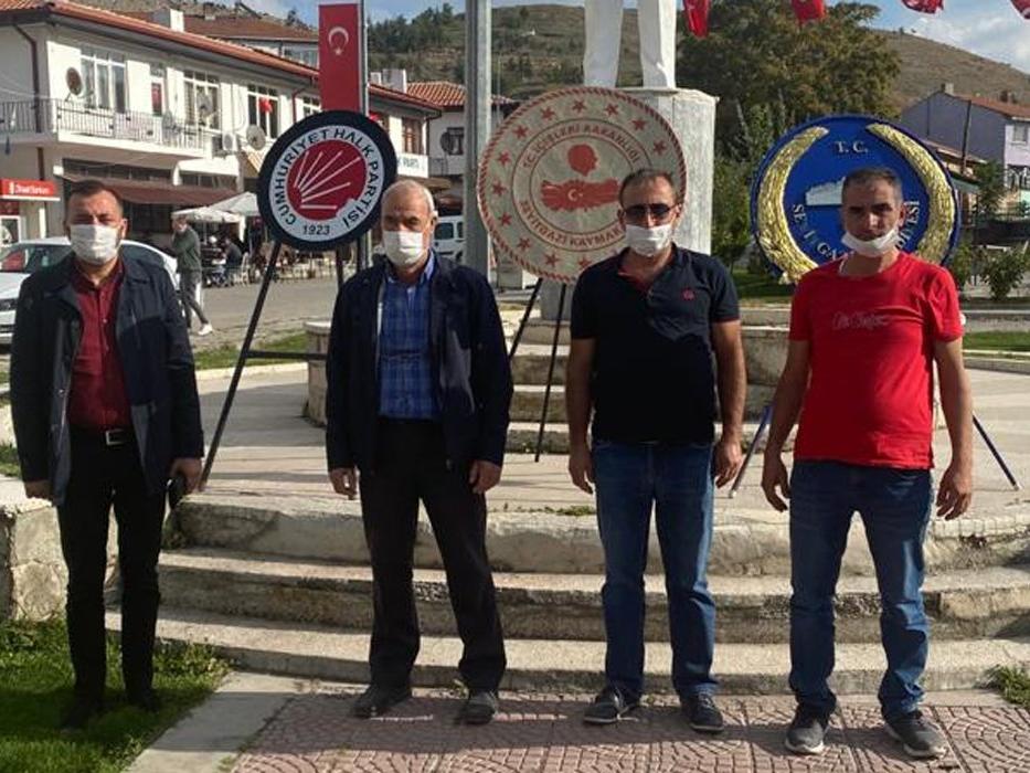 Cumhuriyet Bayramı’nda Atatürk anıtına çelenk koyan CHP’lilere para cezası
