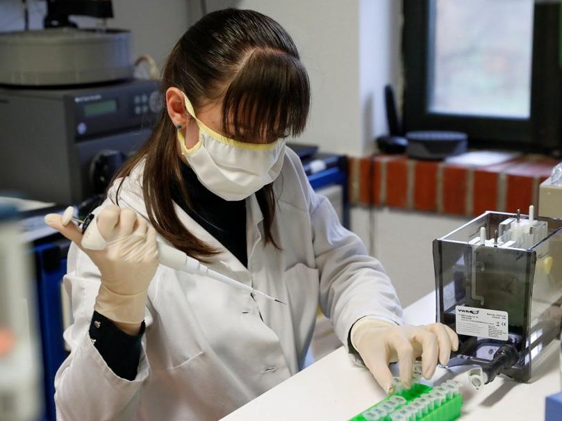 Türkiye'de de test edilen corona virüsü aşısında müjdeli haber